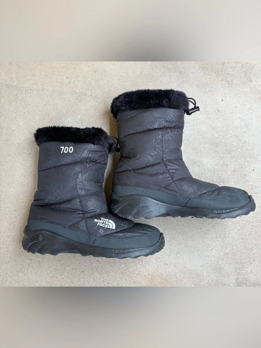The North Face Womens 9 Nuptse Traction 700 Fill Goose Down Winter Snow Boots